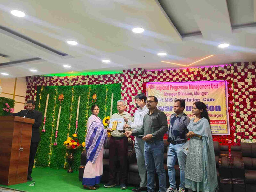 मिशन परिवार विकास कार्यक्रम में उत्कृष्ट कार्य पर आशा व आशा फैसिलिटेटर सम्मानित